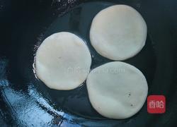 黑芝麻红豆沙馅饼的做法图解8