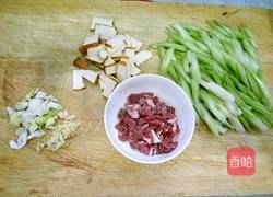熏干芹菜肉片的做法图解1
