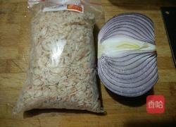 洋葱炒虾皮的做法图解1
