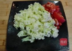 番茄炒菜花的做法图解2