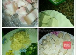 五花肉炖豆腐的做法图解1
