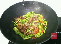 腊肠炒蒜苔的做法图解6