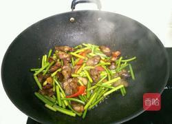腊肠炒蒜苔的做法图解7