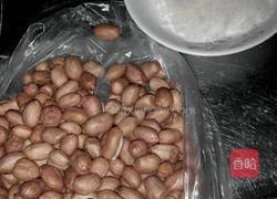 炒香酥花生的做法图解1
