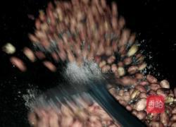 炒香酥花生的做法图解3