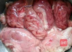 鸡蛋蒸猪脑的做法图解1