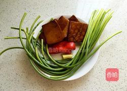 香干炒蒜苔的做法图解2