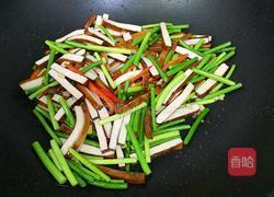 香干炒蒜苔的做法图解9