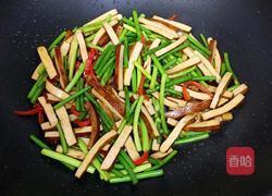 香干炒蒜苔的做法图解10