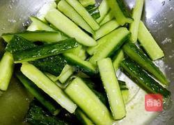 爽脆小黄瓜的做法图解1