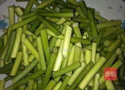蒜薹炒肉的做法图解1