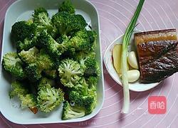 腊肉小炒西兰花的做法图解2