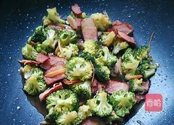 腊肉小炒西兰花的做法图解8