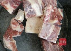 土豆炖牛腩的做法图解1