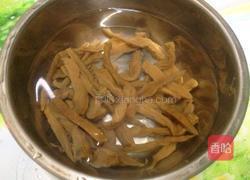 萝卜干炒青豆的做法图解2