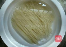 鸡丝米线的做法图解2