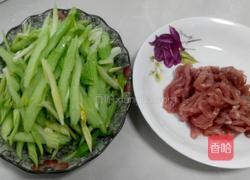 西芹炒肉丝的做法图解1