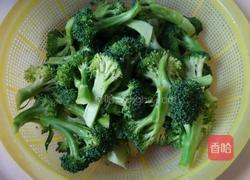 蒜香西兰花的做法图解1