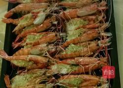 蒜茸牛油烤河虾的做法图解3