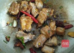 排骨红蘑炖土豆干的做法图解9