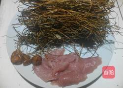 鸡骨草瘦肉汤的做法图解2