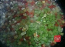 老干妈什锦蛋炒饭的做法图解4