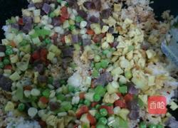 老干妈什锦蛋炒饭的做法图解8