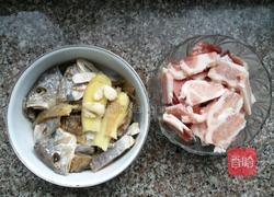 五花肉烧咸鱼的做法图解2