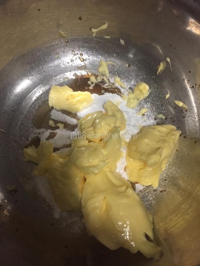 加入软化的黄油。