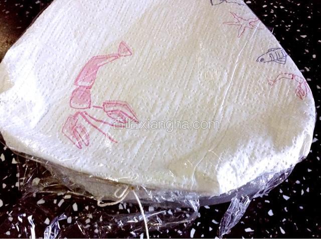 用小绳儿系好。