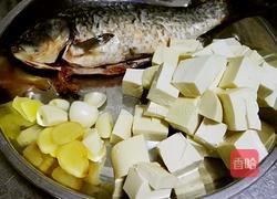 鲫鱼豆腐汤的做法图解1