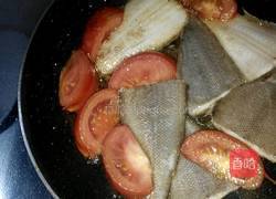 番茄香焖龙利鱼的做法图解4