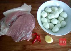 红烧肉炖鹌鹑蛋的做法图解1