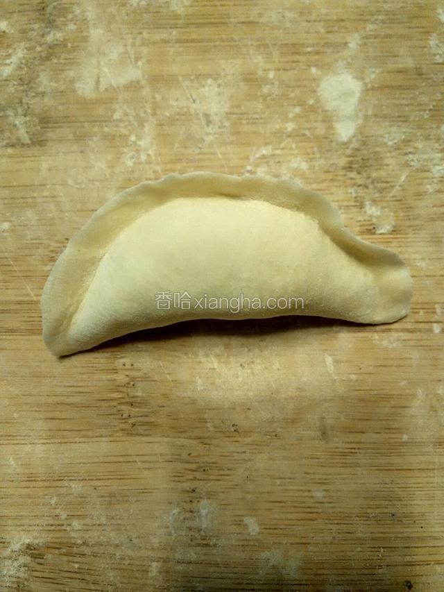 这个是元宝的包法，两边对折好