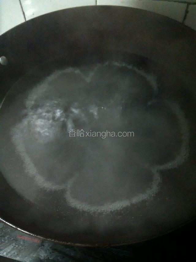 把水烧开，要滚动起来的才算是开