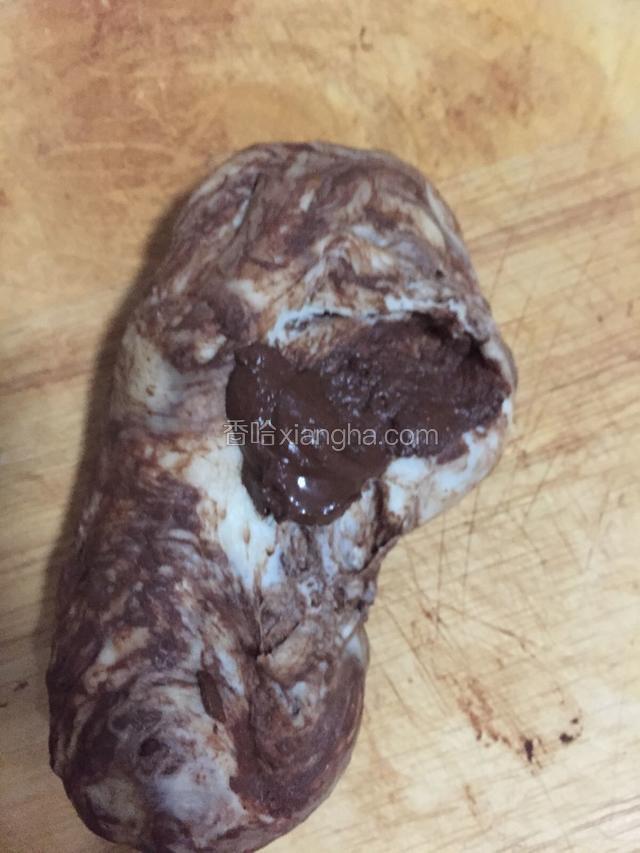 分次少量添加，每一次揉匀再放入下一次。
