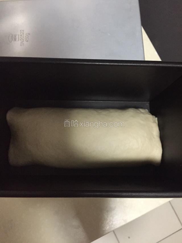 卷起来放到模具二发。