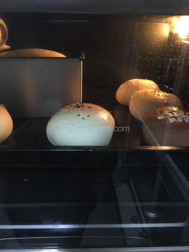 烤箱预热180度，中层35分钟左右即可。
