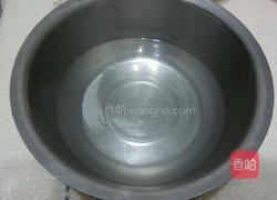 菠萝色拉酱草莓甜点的做法图解3