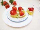 菠萝色拉酱草莓甜点的做法[图]