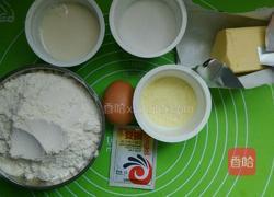 牛奶面包的做法图解1