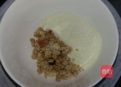 自制牛奶水果燕麦粥的做法图解4