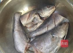 油葱米鱼的做法图解1