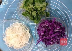 紫甘蓝拌萝卜丝的做法图解1