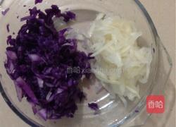 紫甘蓝拌萝卜丝的做法图解3
