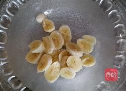 香蕉松饼的做法图解1