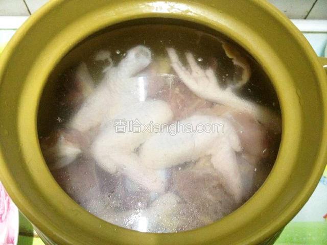 注入清水,开大火.
