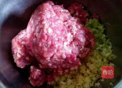 猪肉芹菜饺子的做法图解3