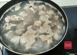 玉米骨头汤的做法图解1