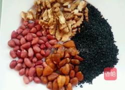 核桃黑芝麻糊的做法图解1